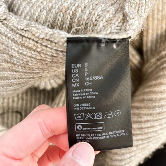 H&M tan/brown knitted turtle neck sweater size small - Picture 5 of 5